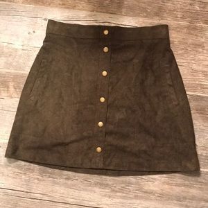 Button skirt
